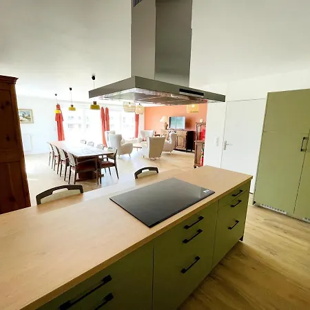 Dans Avec Salon Et Cuisine Partages - 403 דירה *