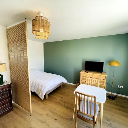 Dans Avec Salon Et Cuisine Partages - 403 דירה Epron