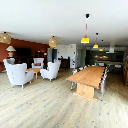 Dans Avec Salon Et Cuisine Partages - 403 *