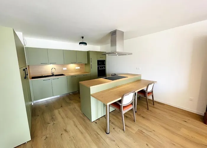 Daire Dans Avec Salon Et Cuisine Partages - 403 *