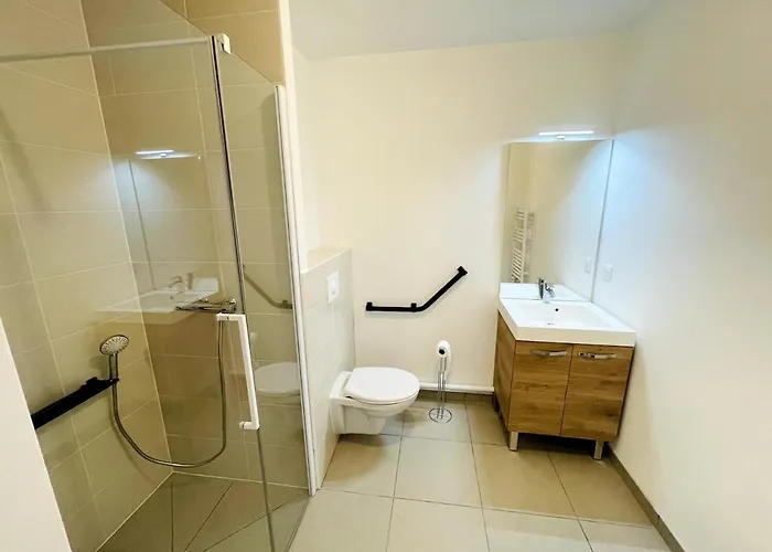 Daire Dans Avec Salon Et Cuisine Partages - 403 Epron