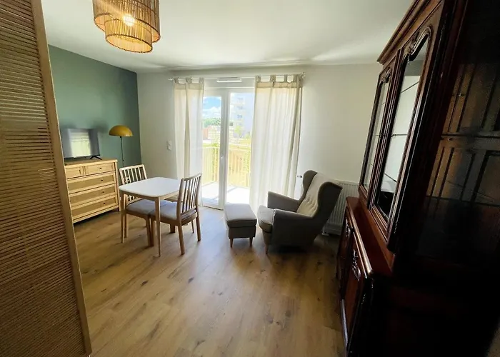 Daire Dans Avec Salon Et Cuisine Partages - 403 *