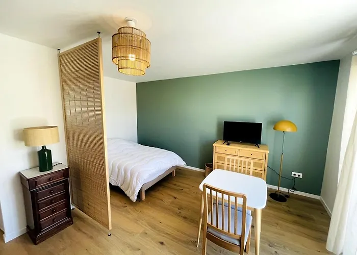 Dans Avec Salon Et Cuisine Partages - 403 Daire Epron