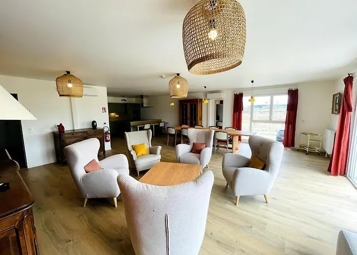 Daire Dans Avec Salon Et Cuisine Partages - 403 Epron